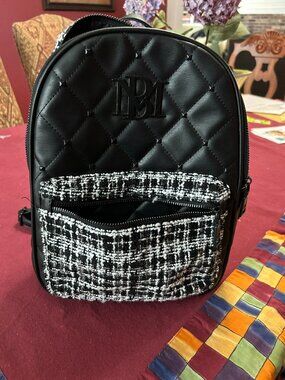 NWT Badgley Mischka Nylon Backpack with Detachable Fanny
Pack (BMB-200 Black) Badgley Mischka Nylon Backpack with Removeable Fanny Pack  main image 4